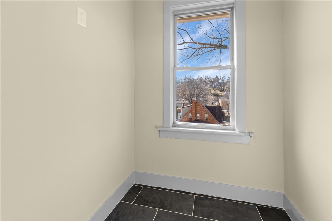 4037 Cloverlea St St, Brentwood, Pennsylvania image 21