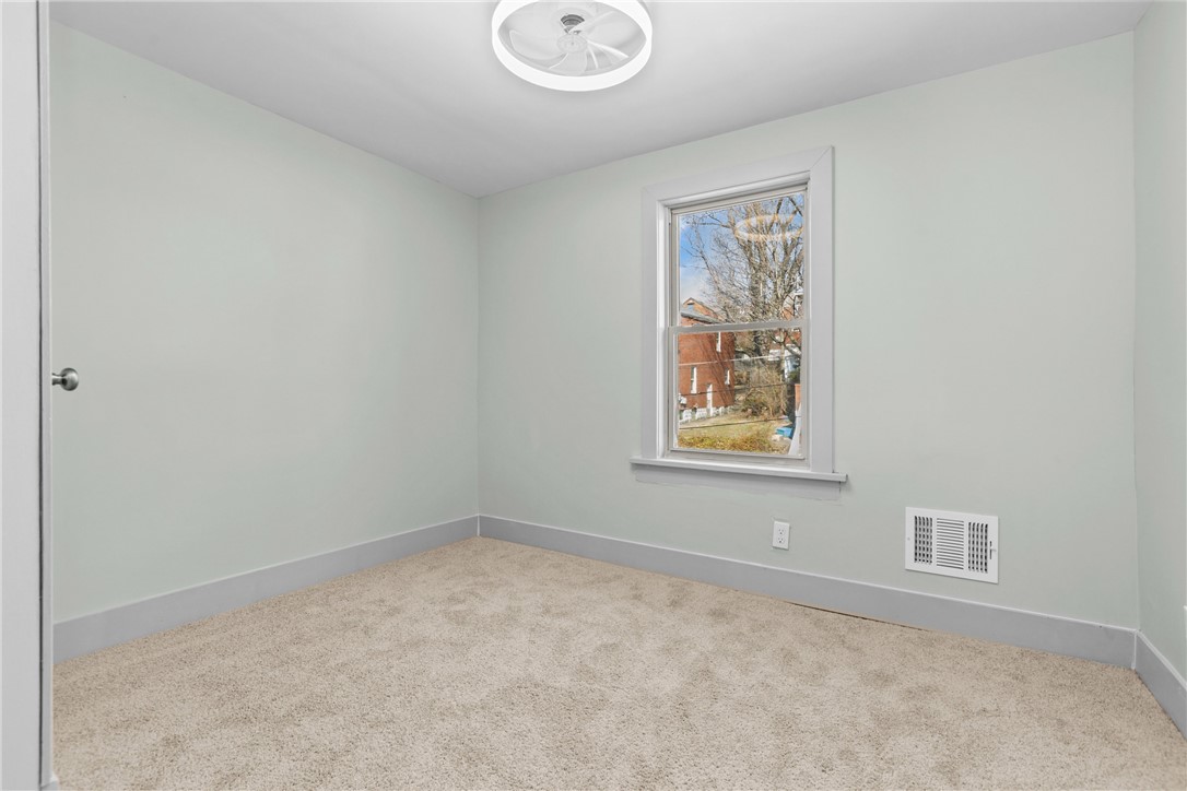 4037 Cloverlea St St, Brentwood, Pennsylvania image 28