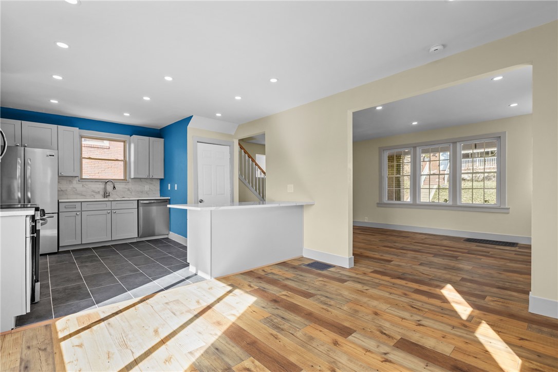4037 Cloverlea St St, Brentwood, Pennsylvania image 14