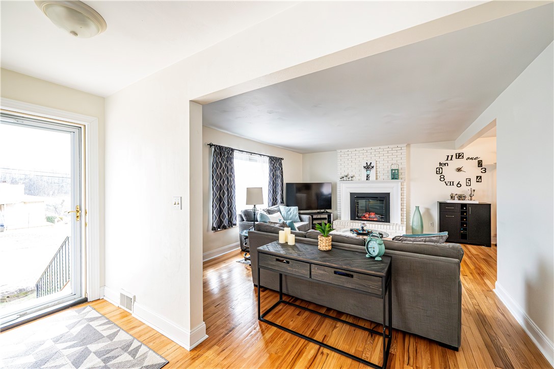 City Of Greensburg, Pennsylvania 15601, United States, 3 Bedrooms Bedrooms, ,3 BathroomsBathrooms,Residential,Pending,76464