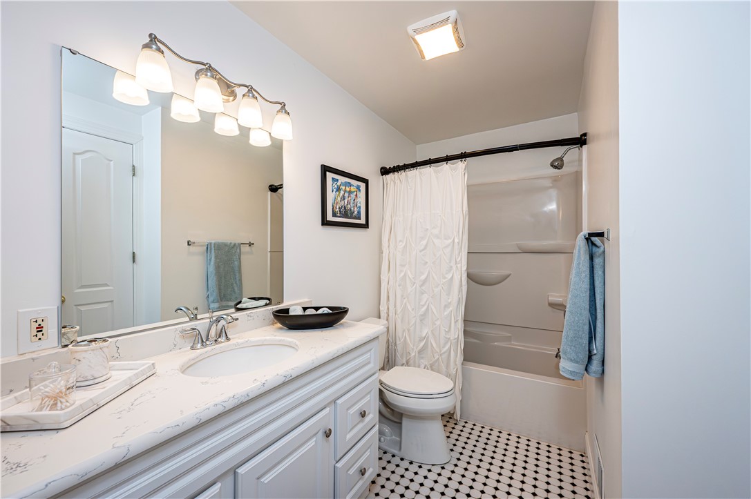 City Of Greensburg, Pennsylvania 15601, United States, 3 Bedrooms Bedrooms, ,3 BathroomsBathrooms,Residential,Pending,76464