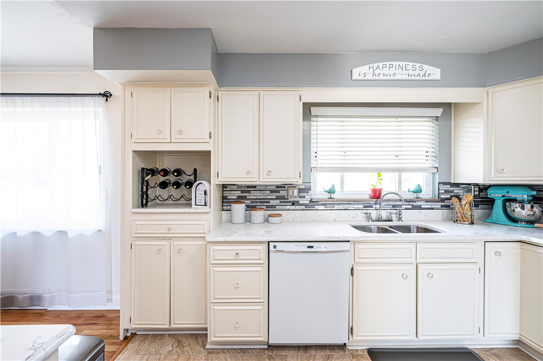 City Of Greensburg, Pennsylvania 15601, United States, 3 Bedrooms Bedrooms, ,3 BathroomsBathrooms,Residential,Pending,76464