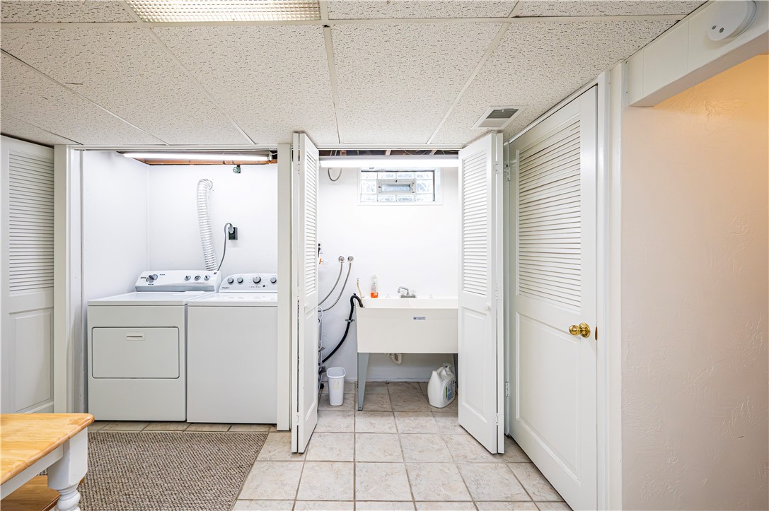 City Of Greensburg, Pennsylvania 15601, United States, 3 Bedrooms Bedrooms, ,3 BathroomsBathrooms,Residential,Pending,76464