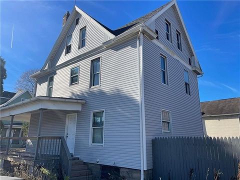 Photo of 306 Virginia Ave, Butler, PA 16001 (MLS # 1735449)