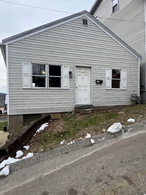 Photo of 131 And 140 Bowlby And Huffman Street, Waynesburg, PA 15370 (MLS # 1733097)