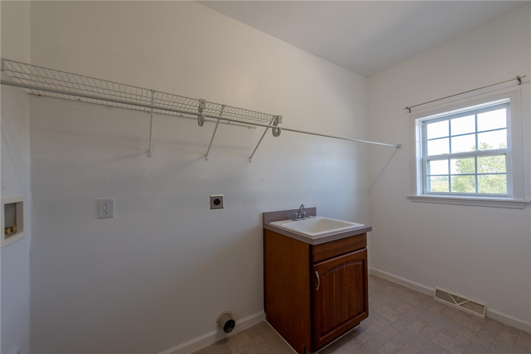 Lower Burrell, Pennsylvania 15068, United States, 3 Bedrooms Bedrooms, ,3 BathroomsBathrooms,Residential,Pending,215536