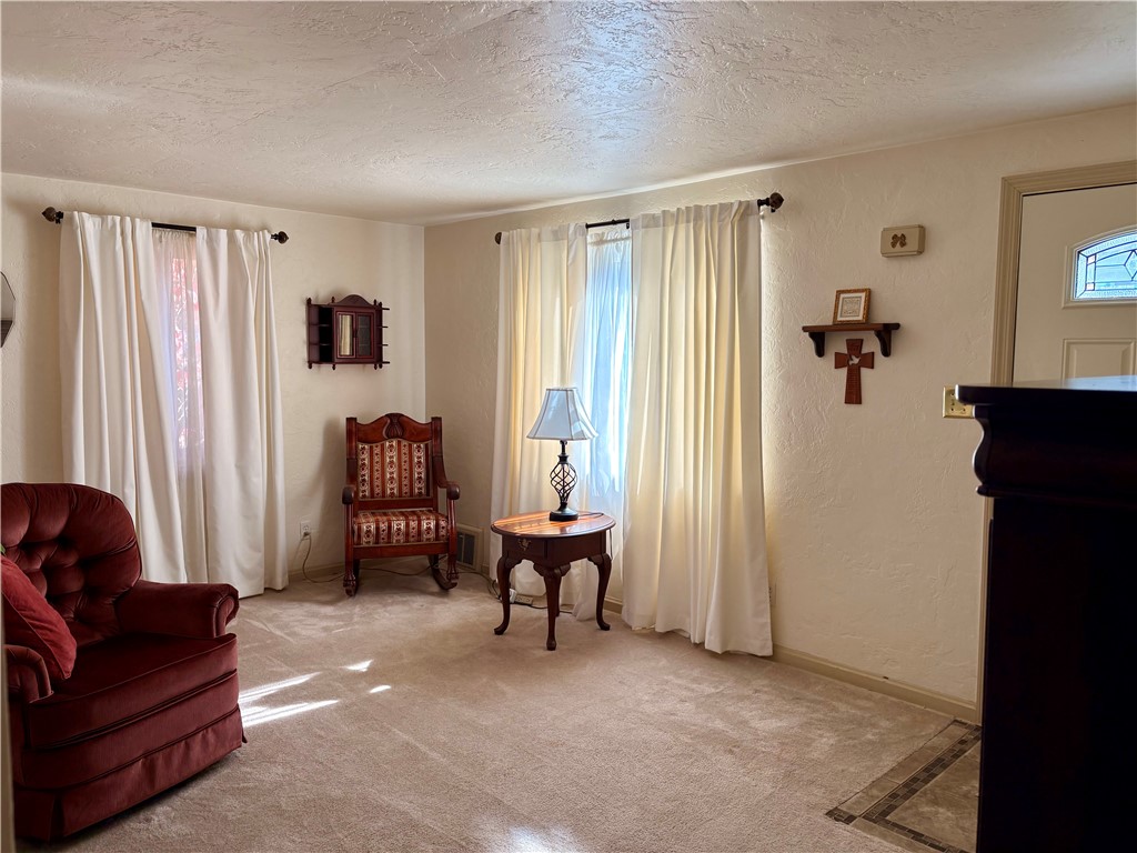 4426 E Barlind Dr, Whitehall, Pennsylvania image 7