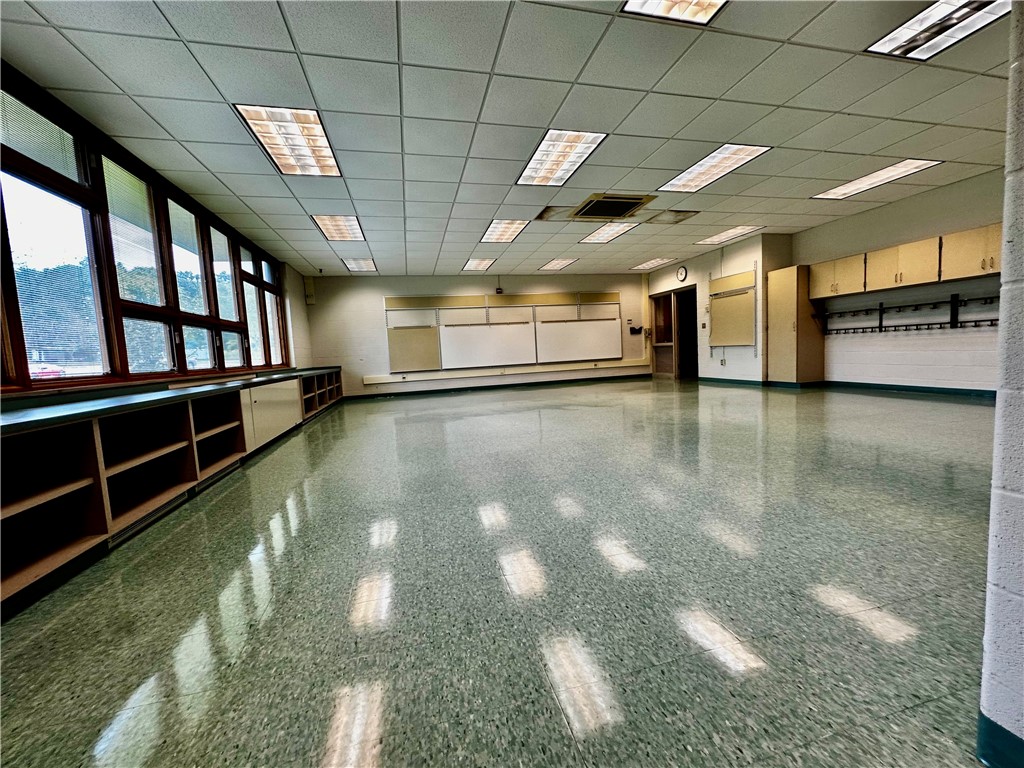 Pulaski Twp - Law, Pennsylvania 16143, United States, ,Residential,Active,44413