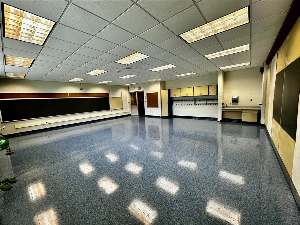Pulaski Twp - Law, Pennsylvania 16143, United States, ,Residential,Active,44413