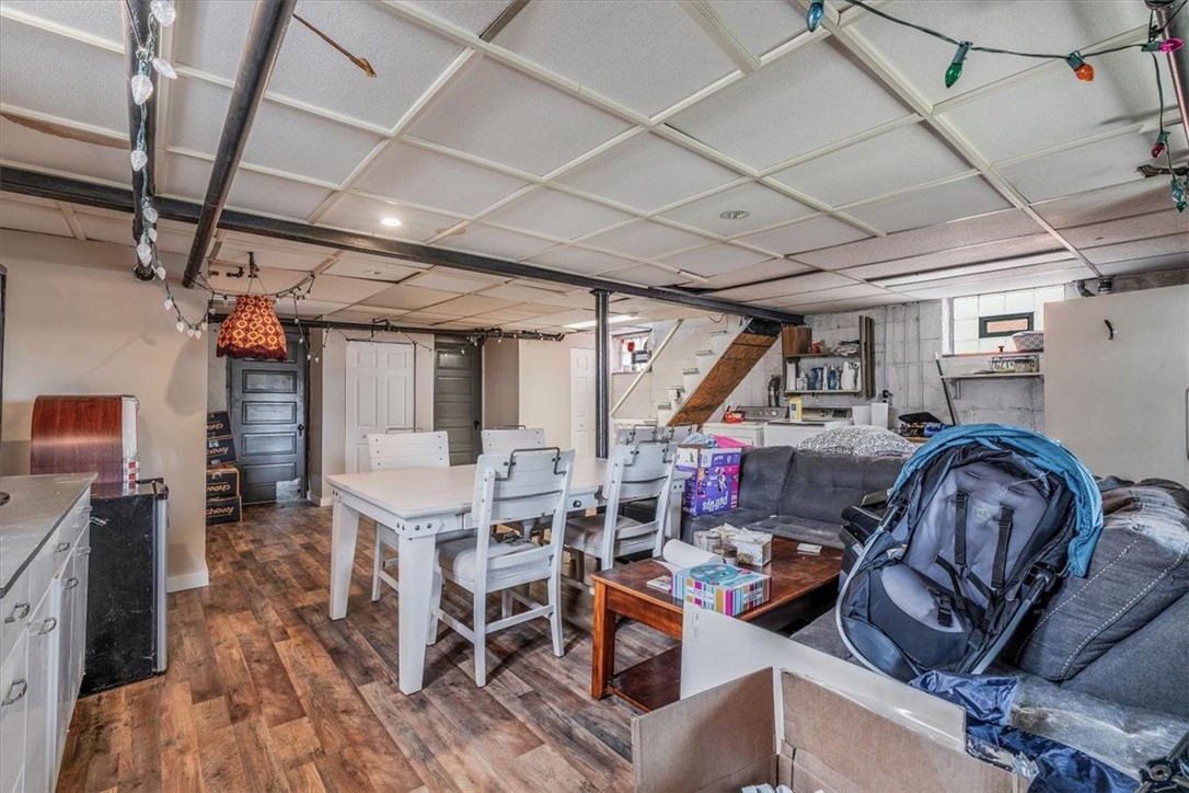 Brentwood, Pennsylvania 15227, United States, 4 Bedrooms Bedrooms, ,2 BathroomsBathrooms,Residential,Contingent,183456