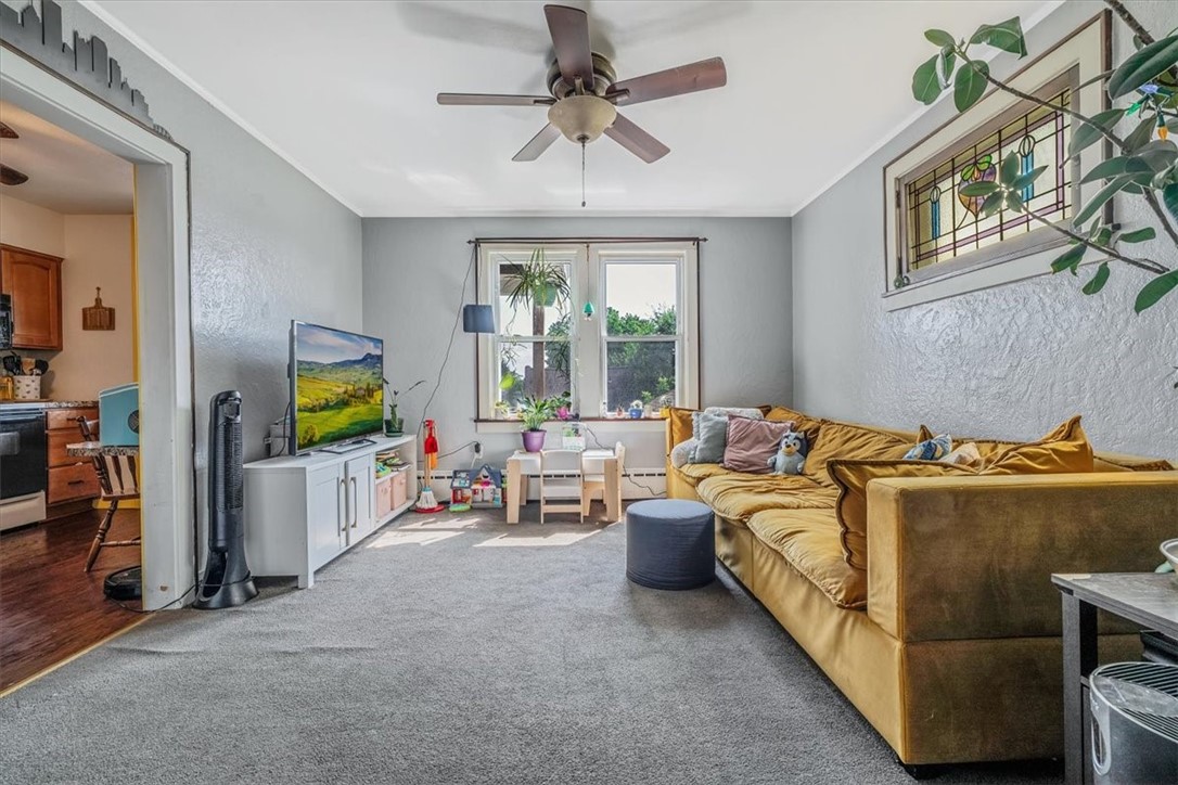 Brentwood, Pennsylvania 15227, United States, 4 Bedrooms Bedrooms, ,2 BathroomsBathrooms,Residential,Contingent,183456