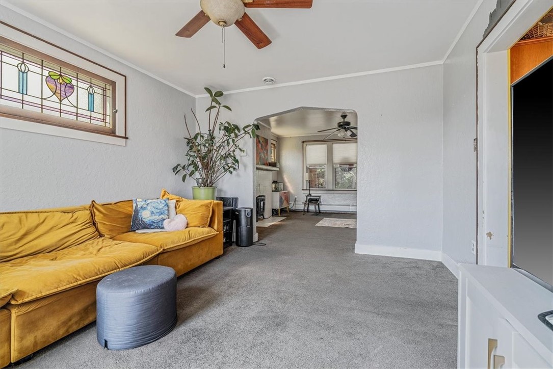 Brentwood, Pennsylvania 15227, United States, 4 Bedrooms Bedrooms, ,2 BathroomsBathrooms,Residential,Contingent,183456