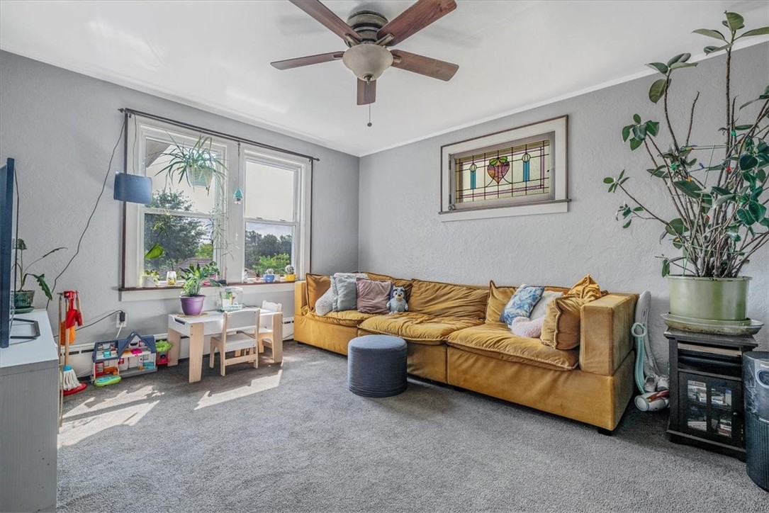 Brentwood, Pennsylvania 15227, United States, 4 Bedrooms Bedrooms, ,2 BathroomsBathrooms,Residential,Contingent,183456