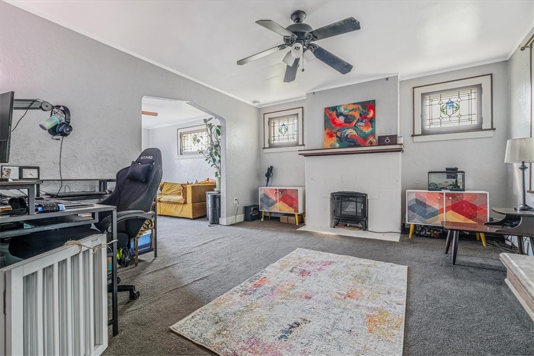 Brentwood, Pennsylvania 15227, United States, 4 Bedrooms Bedrooms, ,2 BathroomsBathrooms,Residential,Contingent,183456