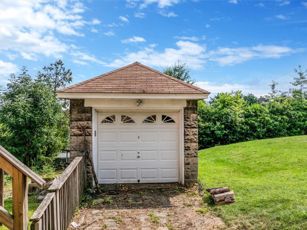 Brentwood, Pennsylvania 15227, United States, 4 Bedrooms Bedrooms, ,2 BathroomsBathrooms,Residential,Contingent,183456