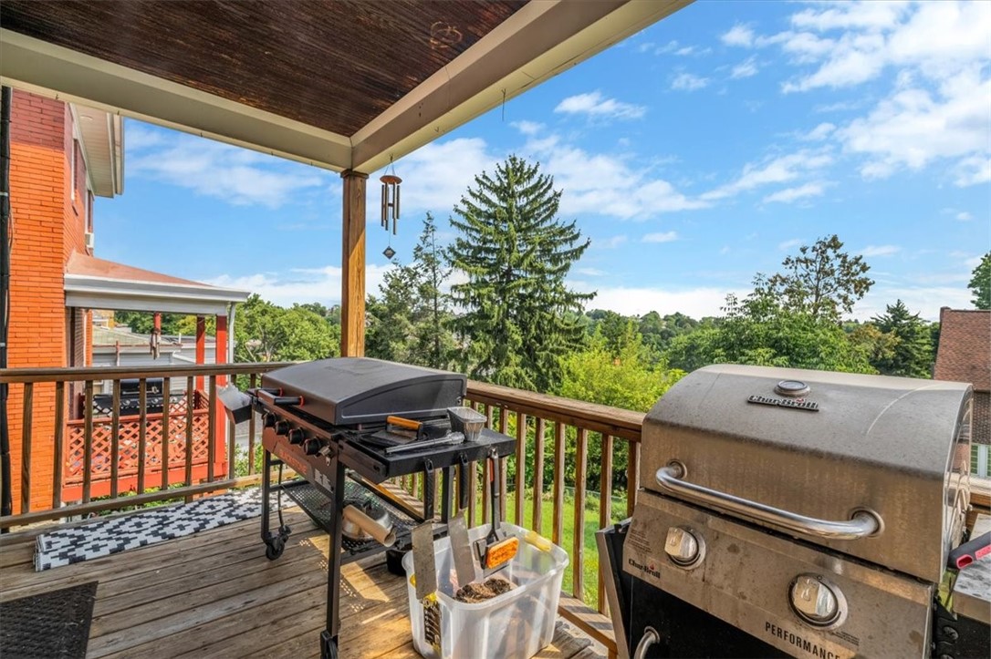 Brentwood, Pennsylvania 15227, United States, 4 Bedrooms Bedrooms, ,2 BathroomsBathrooms,Residential,Contingent,183456