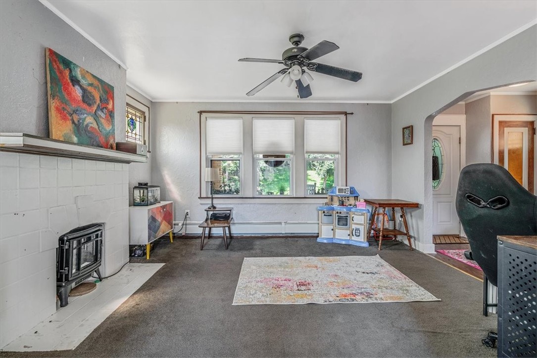 Brentwood, Pennsylvania 15227, United States, 4 Bedrooms Bedrooms, ,2 BathroomsBathrooms,Residential,Contingent,183456