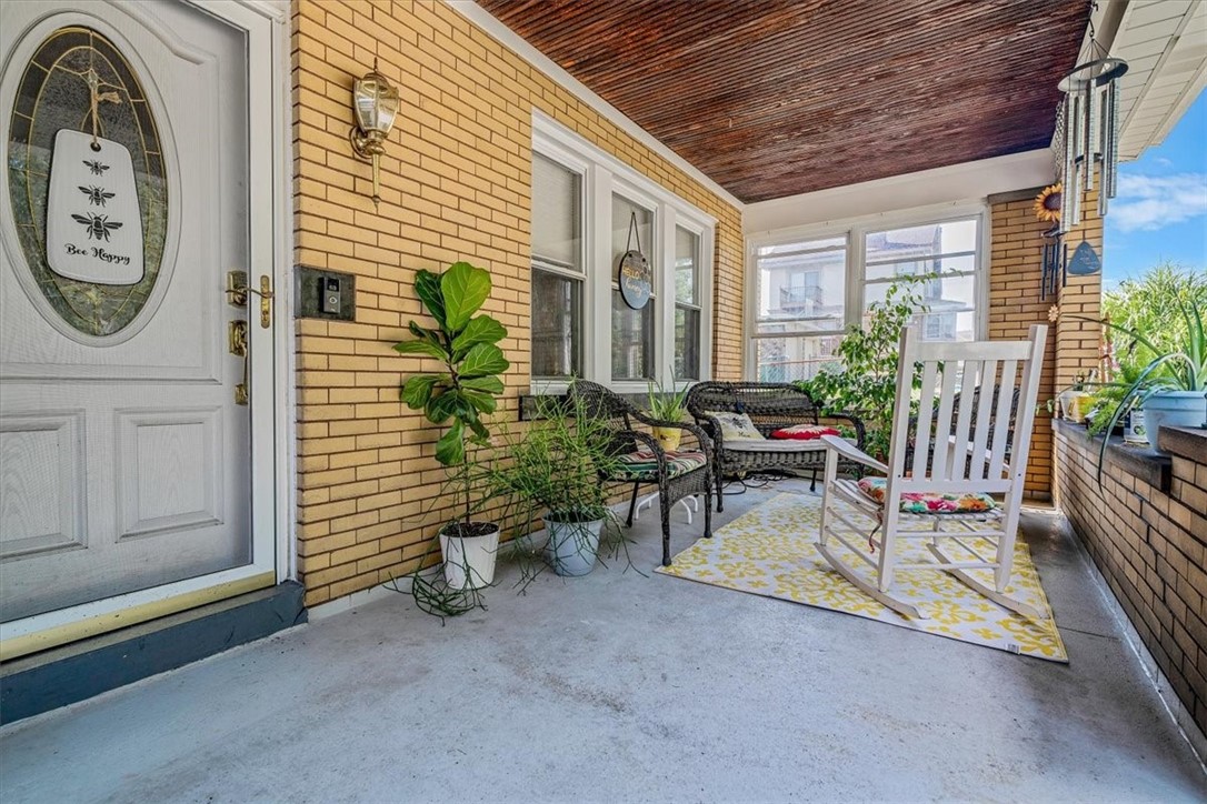 Brentwood, Pennsylvania 15227, United States, 4 Bedrooms Bedrooms, ,2 BathroomsBathrooms,Residential,Contingent,183456