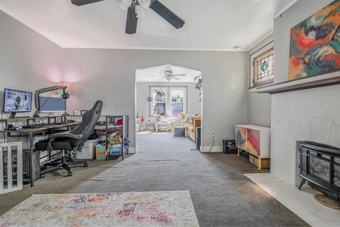 Brentwood, Pennsylvania 15227, United States, 4 Bedrooms Bedrooms, ,2 BathroomsBathrooms,Residential,Contingent,183456