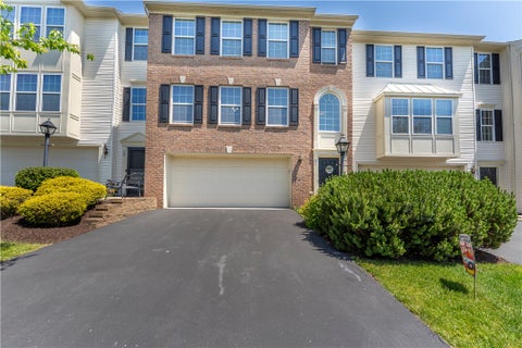 Townhouse For Sale - 91 Kensington Dr Dr<br/> Ohio Twp, PA 15237