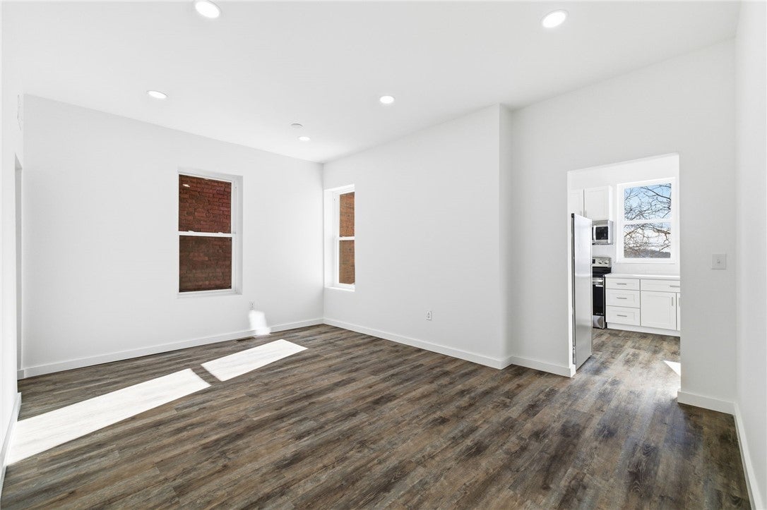125 Hawkins Ave