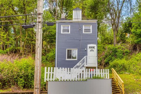 Photo of 1931 Federal Street Ext, Pittsburgh, PA 15214 (MLS # 1746162)