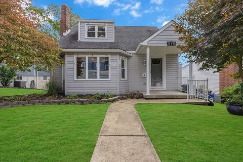 Photo of 979 7th St, Beaver, PA 15009 (MLS # 1726035)