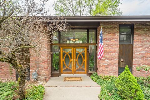 Photo of 345 Bellwalt Dr, Canonsburg, PA 15317 (MLS # 1748385)