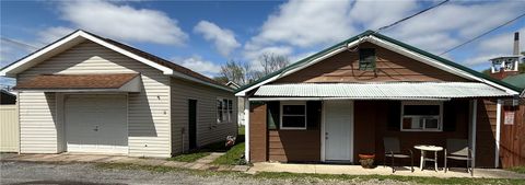 Photo of 210 E 14th St, New Florence, PA 15944 (MLS # 1750945)