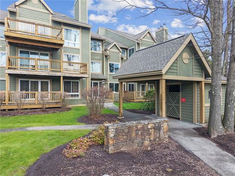 Photo of 5313 Summit Drive, Hidden Valley, PA 15502 (MLS # 1746046)