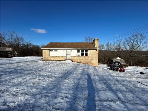Photo of 1512 Spring Run Road Ext, Coraopolis, PA 15108 (MLS # 1741214)