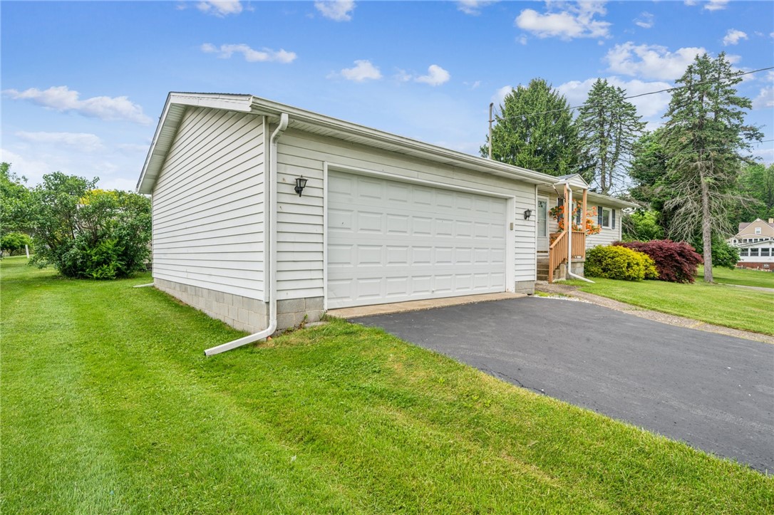 109 Bimber Ave Ave, Beaver Falls, Pennsylvania image 2