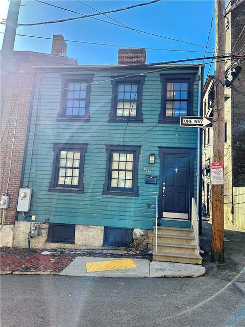 Townhouse For Sale - 607 Middle St St<br/> Central North Side, PA 15212