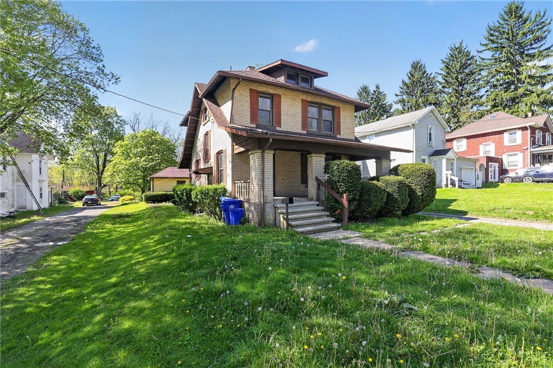 122 W Main St
