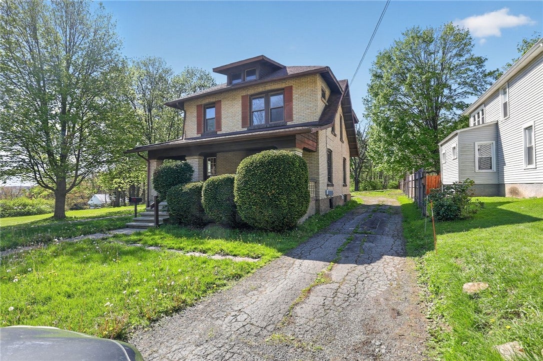 122 W Main St