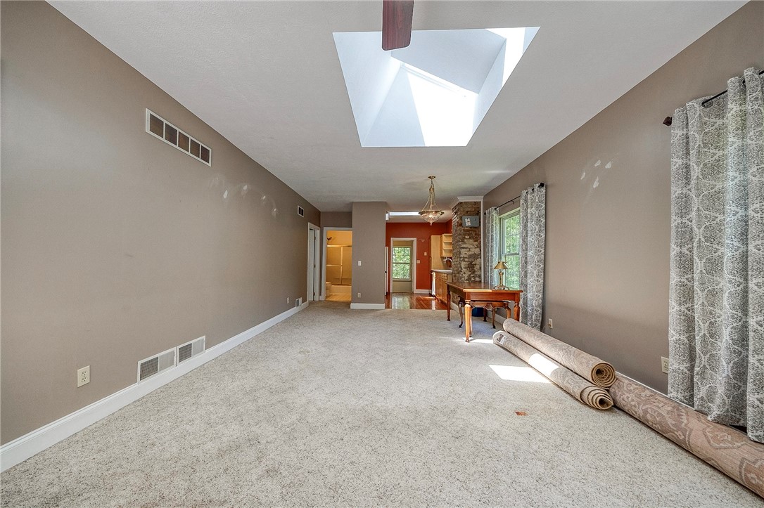 Ross Twp, Pennsylvania 15229, United States, 5 Bedrooms Bedrooms, ,3 BathroomsBathrooms,Residential,Contingent,70538