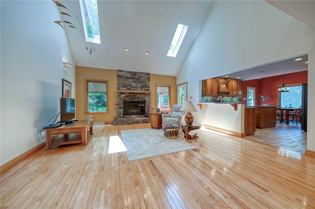 Ross Twp, Pennsylvania 15229, United States, 5 Bedrooms Bedrooms, ,3 BathroomsBathrooms,Residential,Contingent,70538