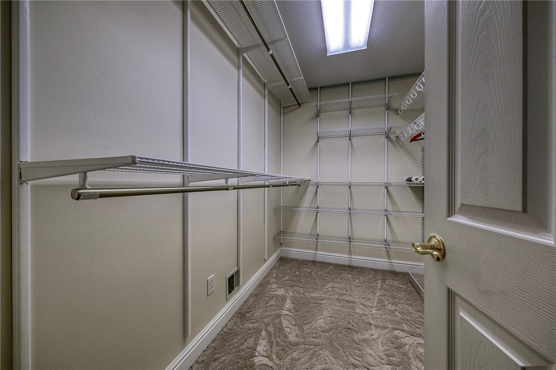 Ross Twp, Pennsylvania 15229, United States, 5 Bedrooms Bedrooms, ,3 BathroomsBathrooms,Residential,Contingent,70538