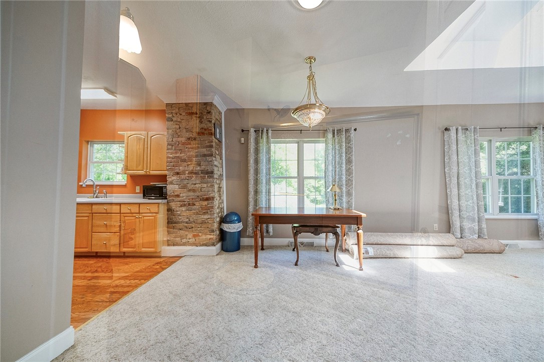 Ross Twp, Pennsylvania 15229, United States, 5 Bedrooms Bedrooms, ,3 BathroomsBathrooms,Residential,Contingent,70538