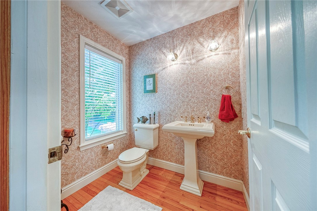 Ross Twp, Pennsylvania 15229, United States, 5 Bedrooms Bedrooms, ,3 BathroomsBathrooms,Residential,Contingent,70538