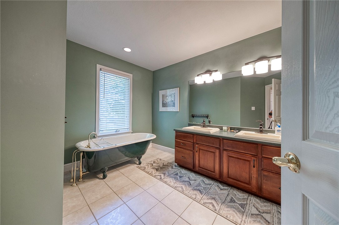 Ross Twp, Pennsylvania 15229, United States, 5 Bedrooms Bedrooms, ,3 BathroomsBathrooms,Residential,Contingent,70538