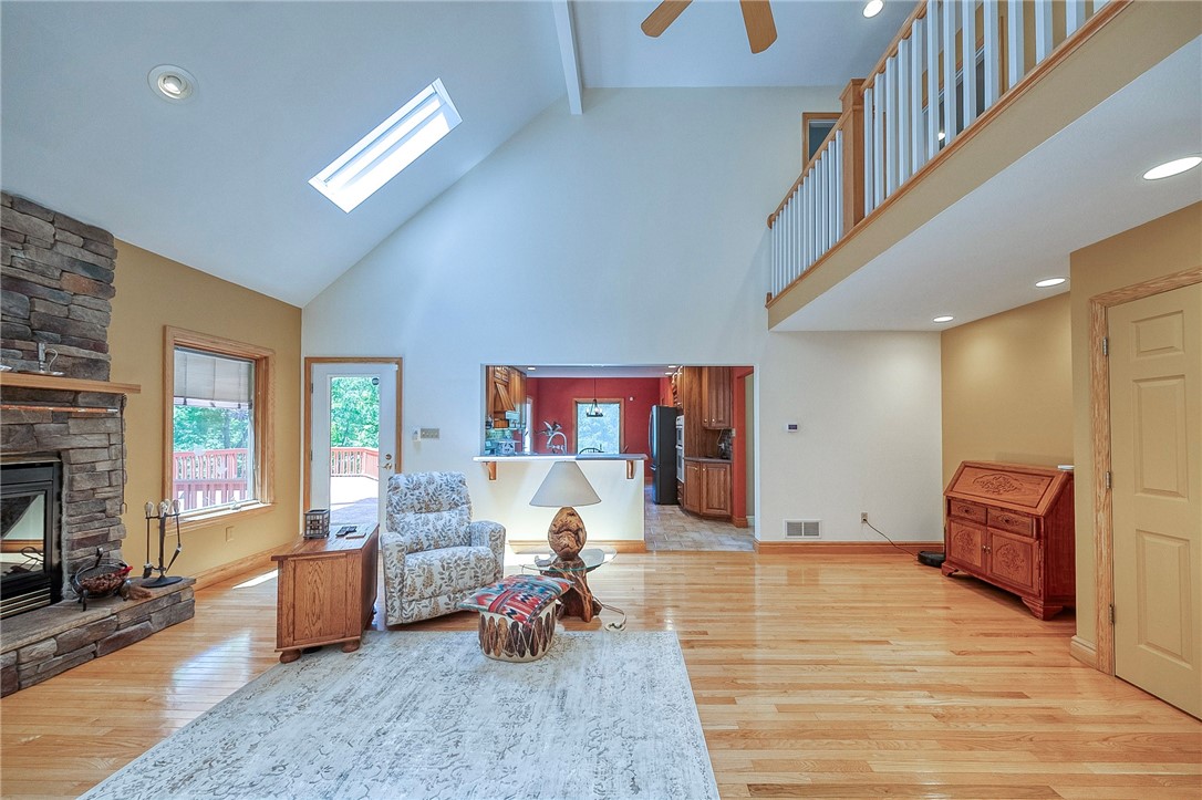 Ross Twp, Pennsylvania 15229, United States, 5 Bedrooms Bedrooms, ,3 BathroomsBathrooms,Residential,Contingent,70538