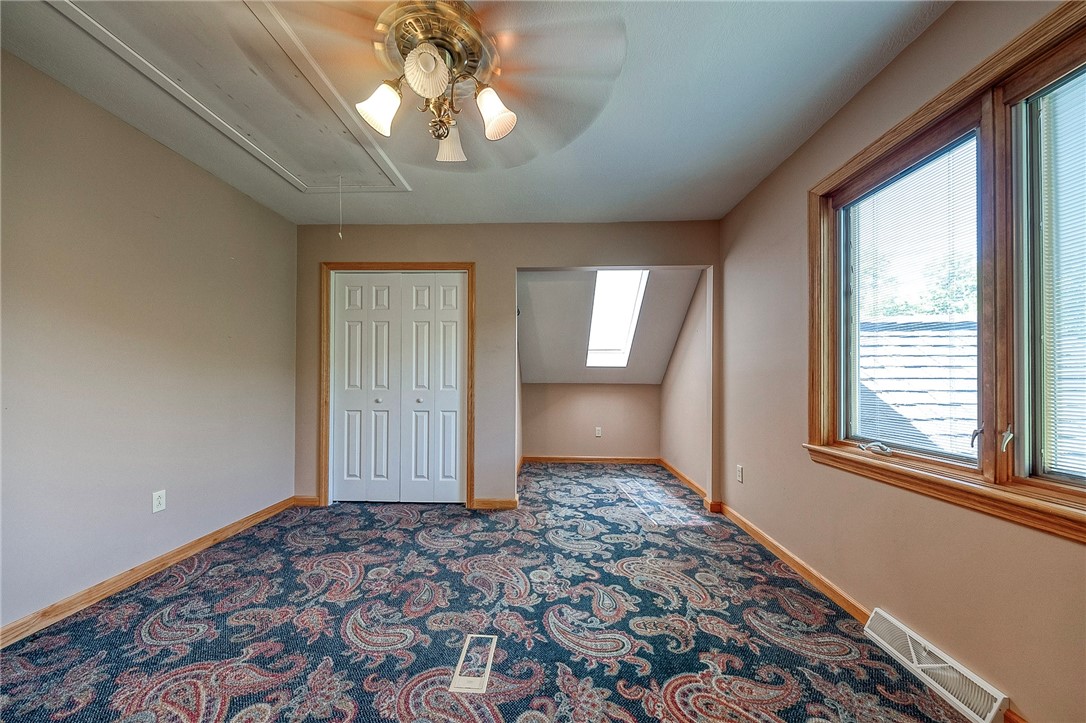 Ross Twp, Pennsylvania 15229, United States, 5 Bedrooms Bedrooms, ,3 BathroomsBathrooms,Residential,Contingent,70538