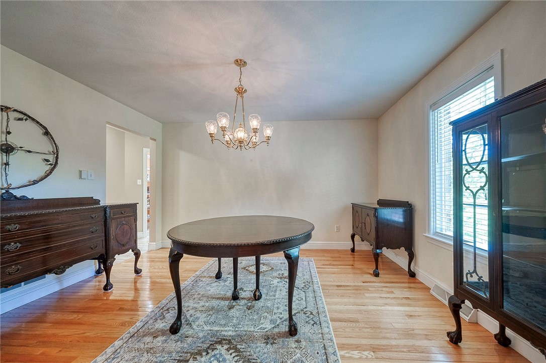 Ross Twp, Pennsylvania 15229, United States, 5 Bedrooms Bedrooms, ,3 BathroomsBathrooms,Residential,Contingent,70538