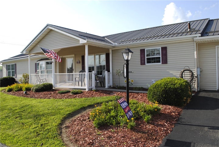 Photo 1 of 27 — 512 Chicory Ln, East Huntingdon, PA 15666