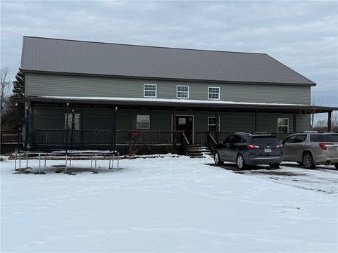 Photo of 705 Sheep Ridge Dr, Somerset, PA 15501 (MLS # 1736103)