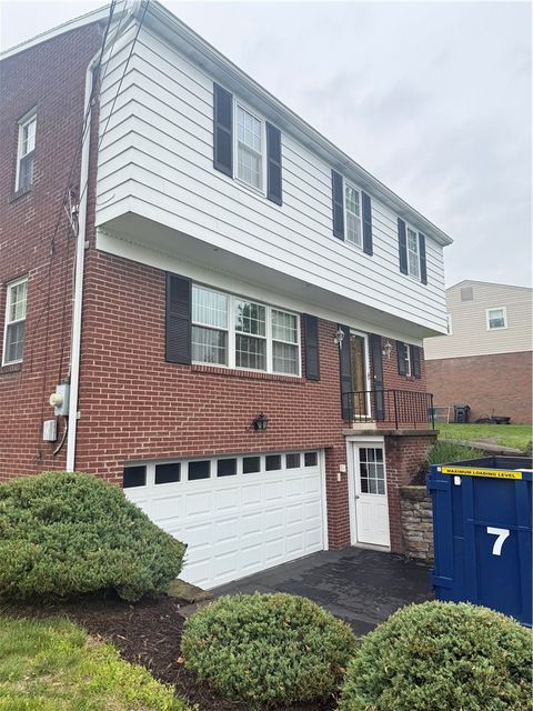 Photo of 8684 E Barkhurst Dr, Pittsburgh, PA 15237 (MLS # 1750954)