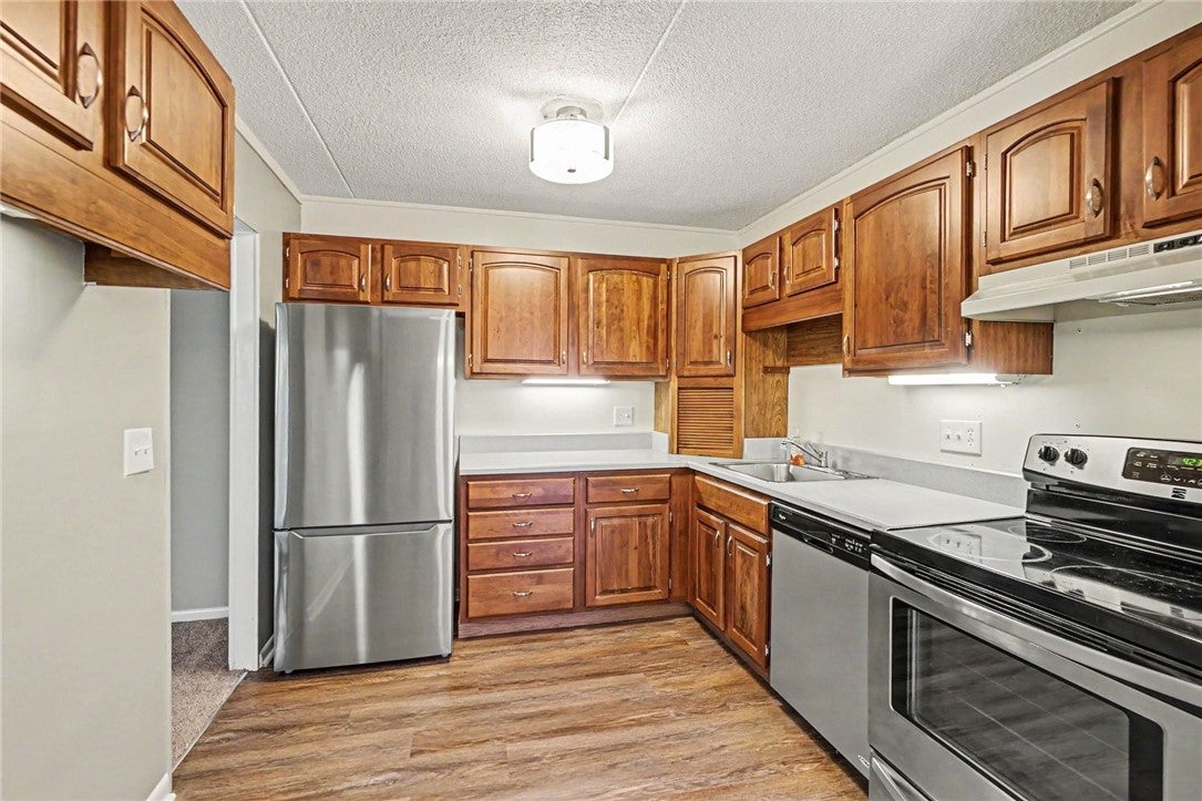 2301 Charlemagne Cir