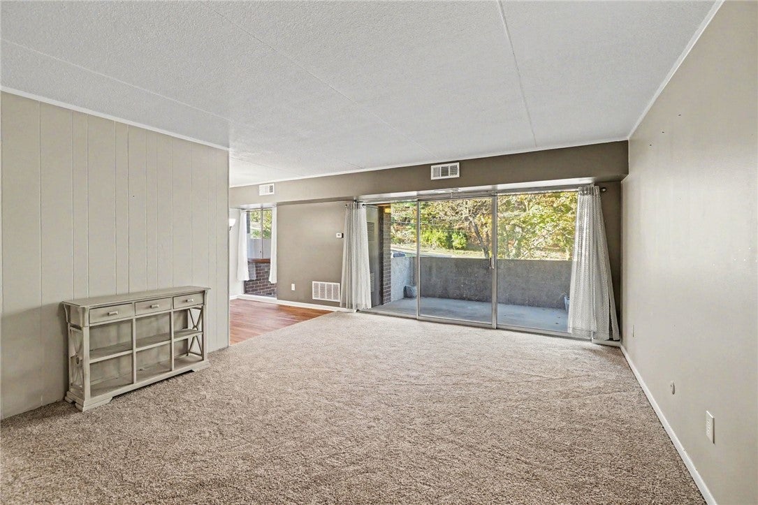 2301 Charlemagne Cir