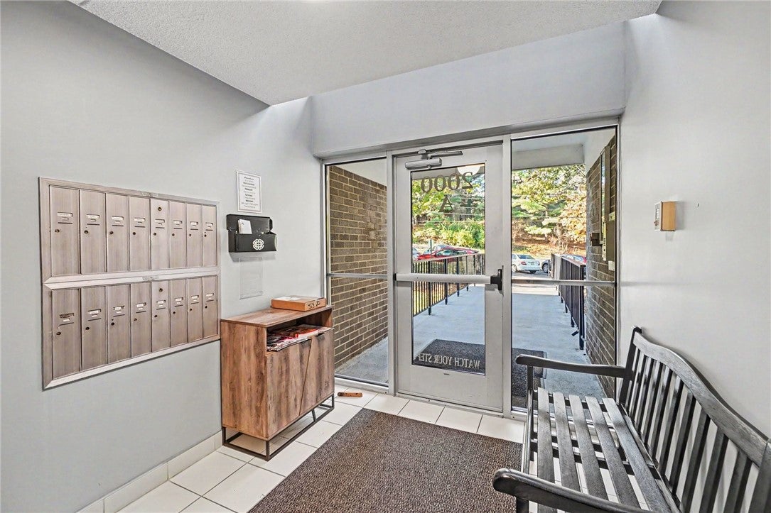 2301 Charlemagne Cir